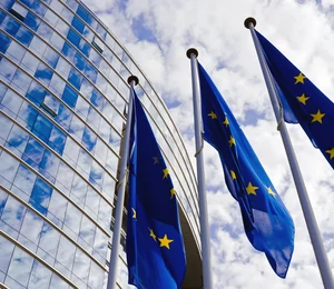Impressionnée par le succès de ChatGPT, l'Europe veut encadrer l'IA